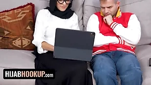 Arab babe pleasures herself arab bed big cock