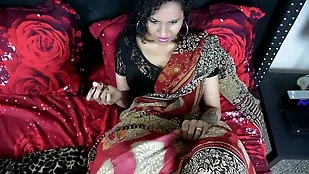 Aroused Indian mature woman aroused big ass blowjob