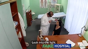 A seductive mature woman amateur doctor HD