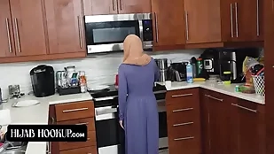 A Muslim maid gets caught arab big cock blowjob