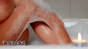 Leanne Lace, a stunning bath beauty boobs