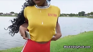 Black teen gives a screamingly amateur black blowjob