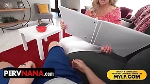 Mature mother gets naughty cams friend HD